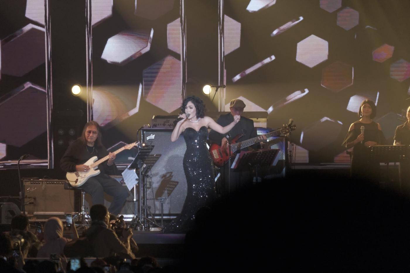 Pesona Penyanyi Wanita di Hari Kedua